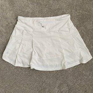 New - Lululemon mid rise skirt - Size 2